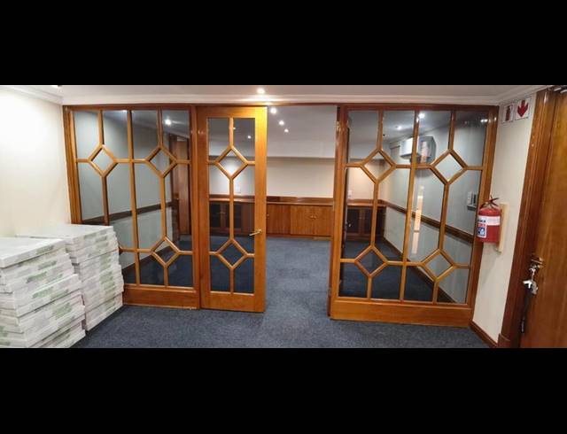 BUSINESS PROPERTY TO RENT IN LYNNWOOD